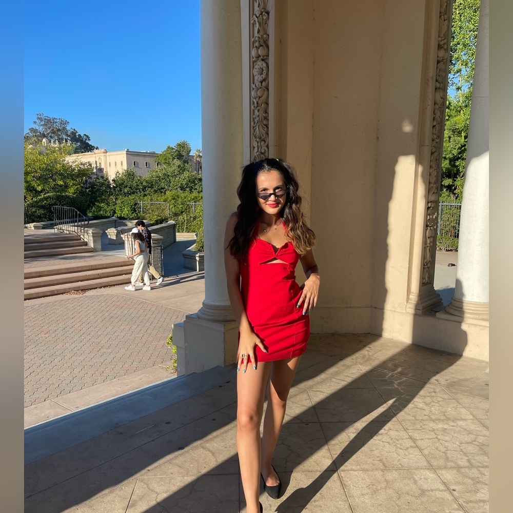 Red dress size small from Forever 21, only worn once for photos. No stain &clean